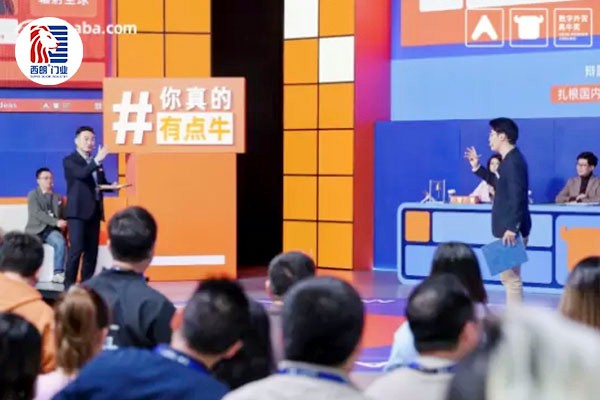 西朗门业总经理杨元嘉与对手辩论