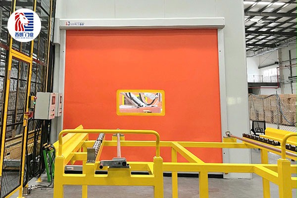 几十位外宾到访苏州西朗门业工厂参观